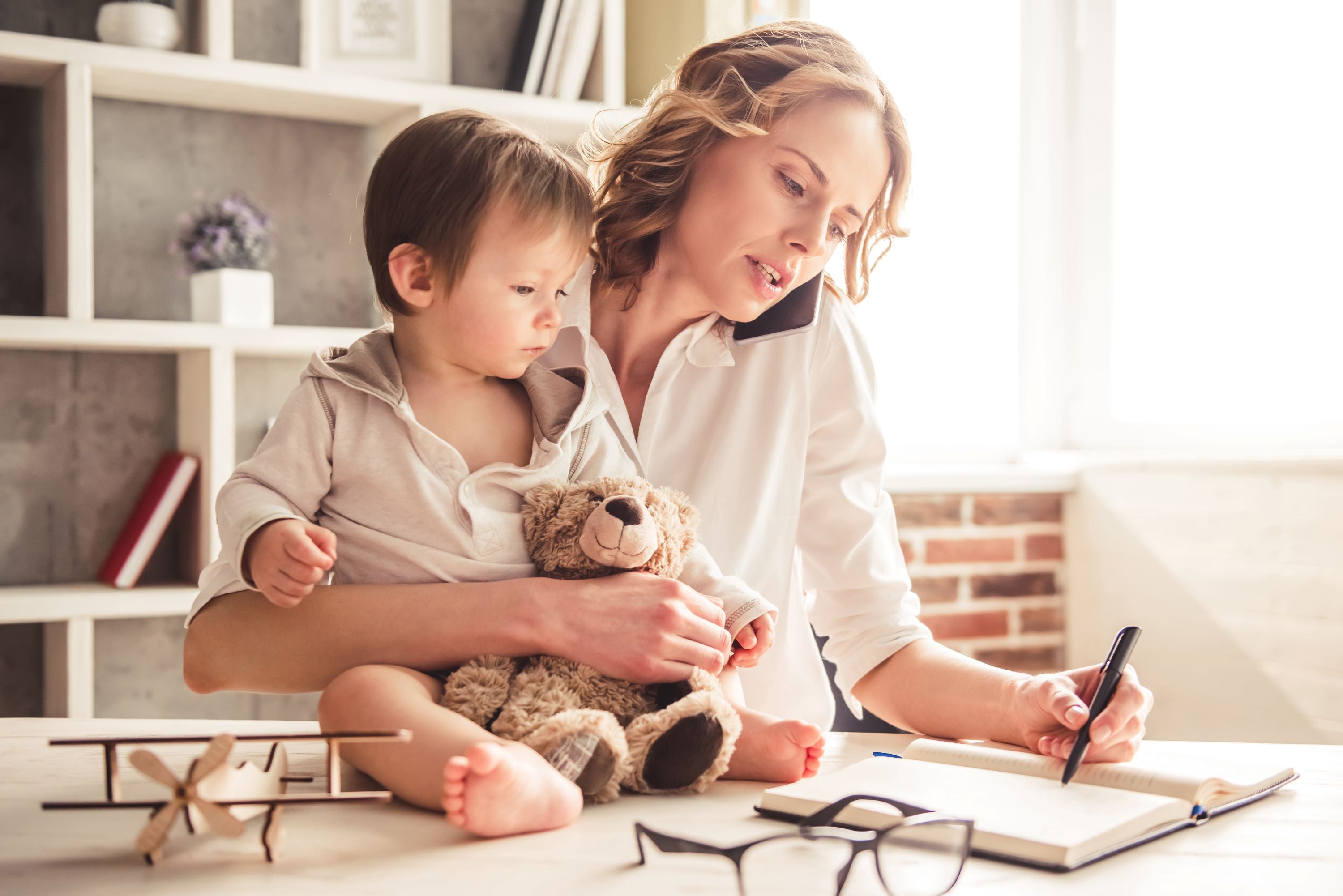 Rolling Tote Bags: The Mom's Secret Weapon for Easy Hauling