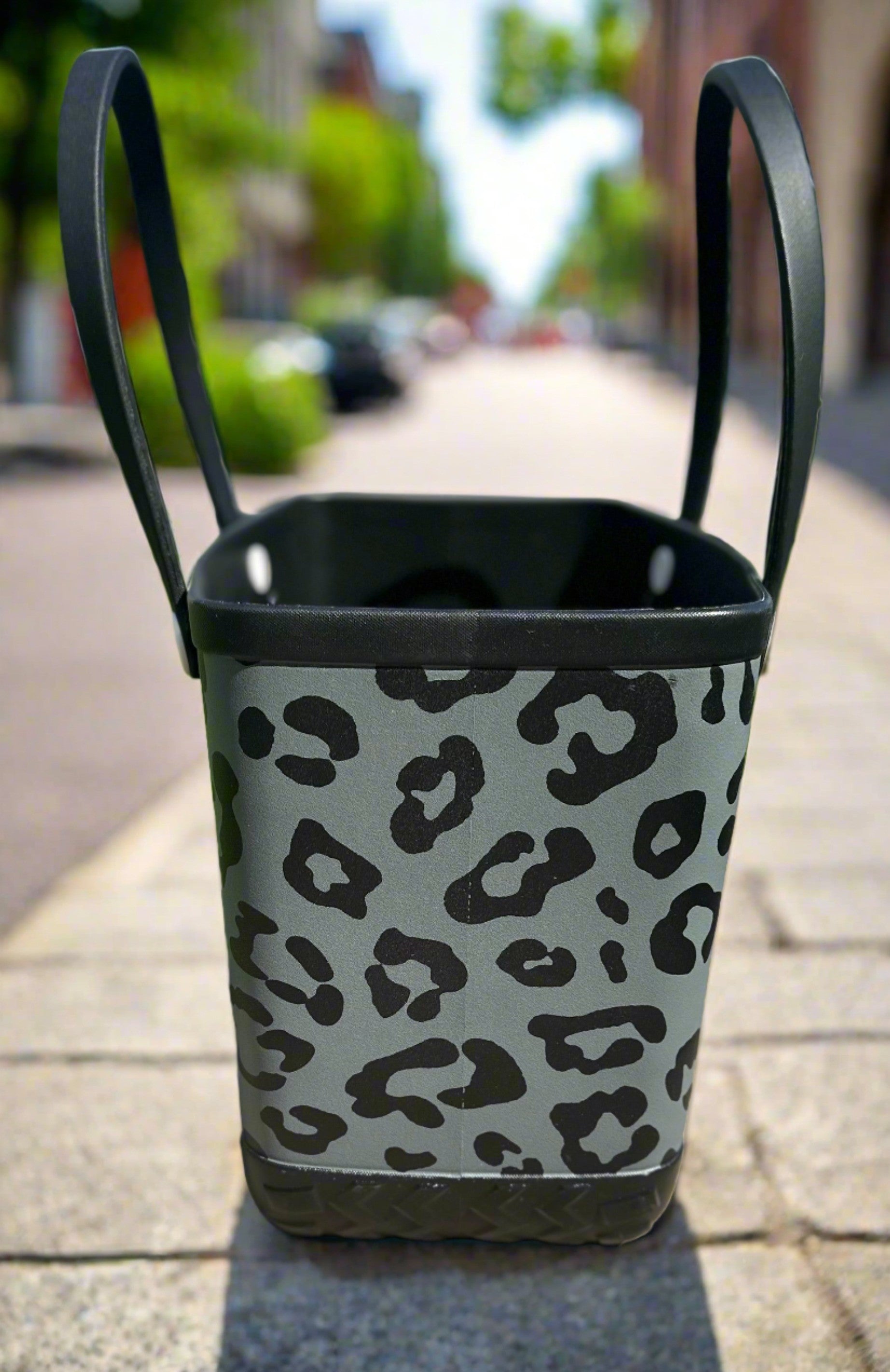 Seven Sisters - Stay stylish and organized with our Black Leopard Waterproof Silicone Tote. Perfect for the beach, pool, or any on-the-go activity. Durable and versatile, this tote is a must-have accessory for all your essentials. Order yours today!